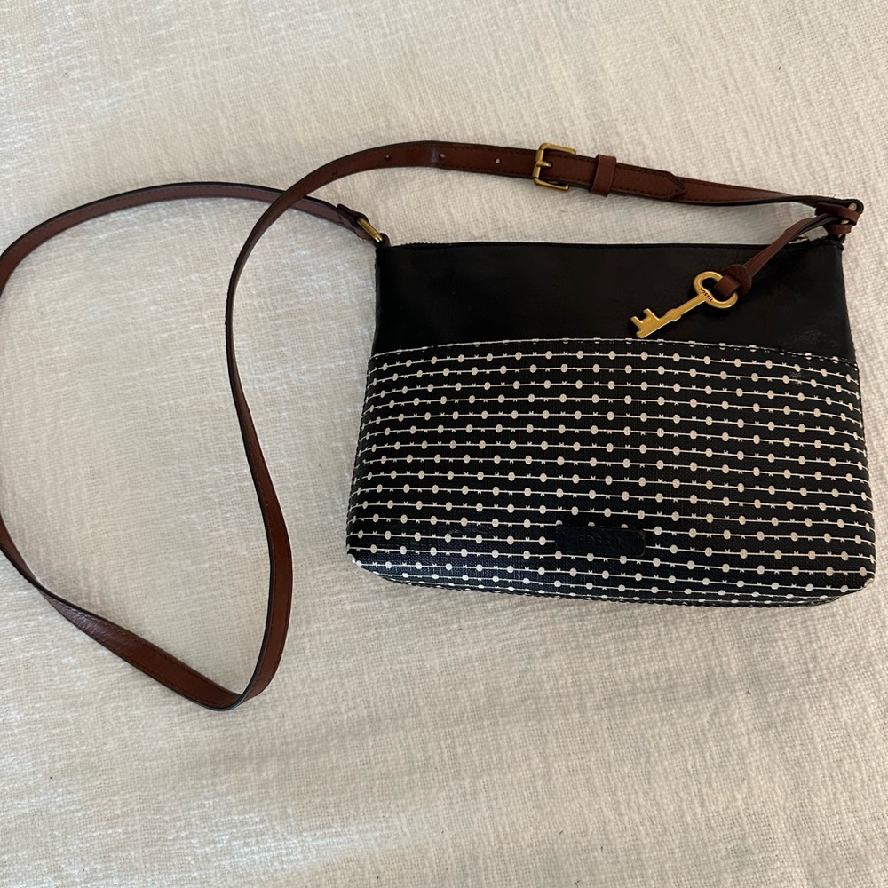 Fossil Crossbody Bag in Black and Brown with Classic Design